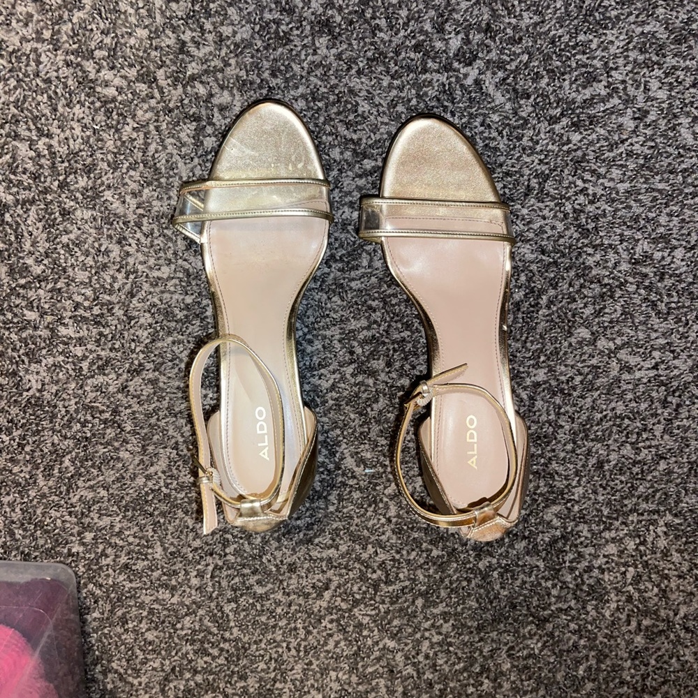Also gold wedge